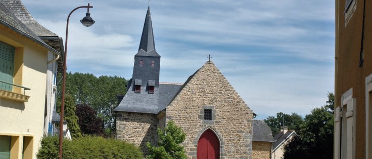 Place église à Langouët