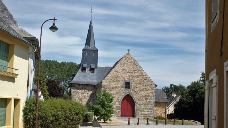 Place église à Langouët