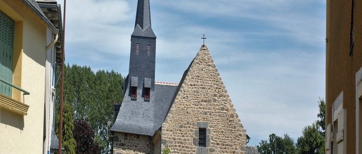 Place église à Langouët