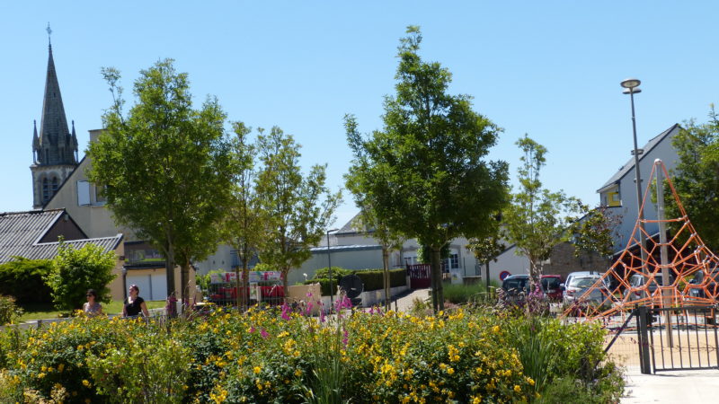 Locqueltas : aménagement de la place de la mairie