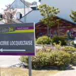 Locqueltas : supérette communale sur la place de la mairie