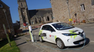 Véhicule électrique de Lannion-Trégor communauté en charge à Plouaret