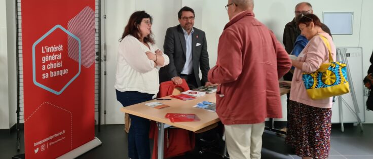 la banque des territoires tient un stand durant le forum des initiatives et des partenaires