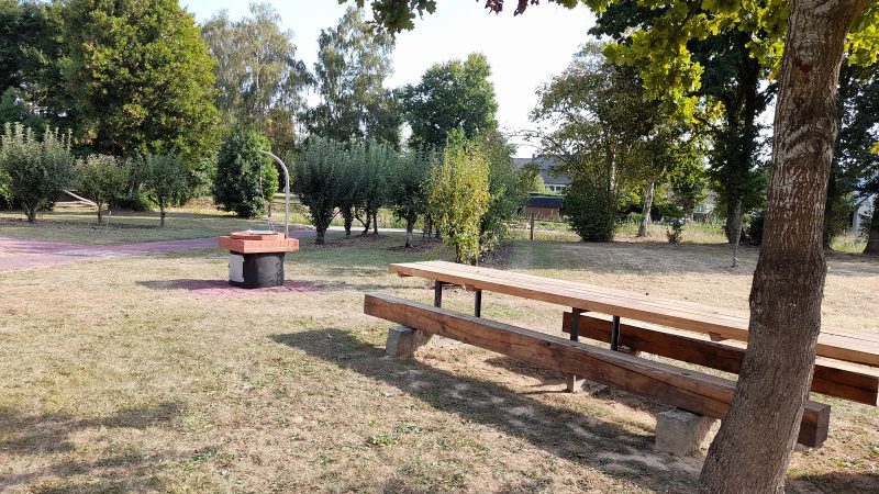 Breteil_jardins presbytère_tables