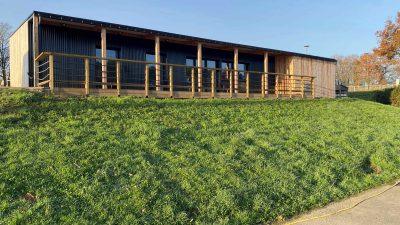 auray-club-house-bois-paille